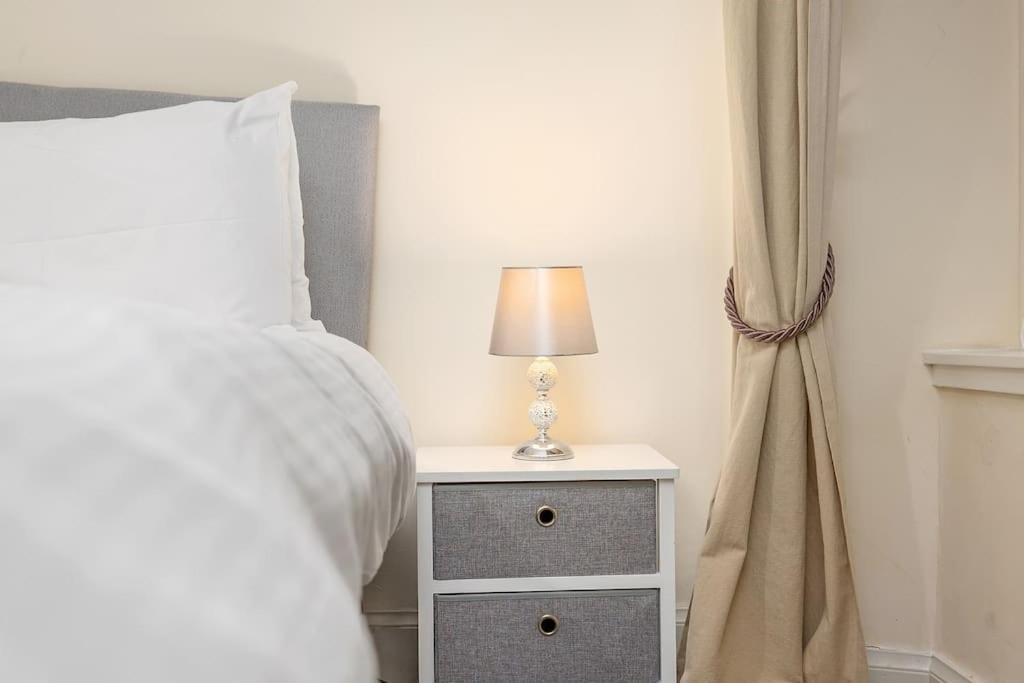 Two Bedroom Apartment-Central Edinburgh-Old Town-Licensed Eksteriør billede